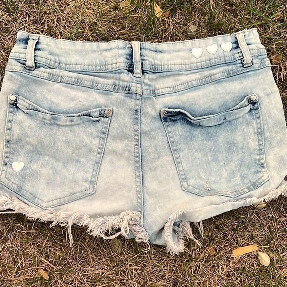 Size 7 Light wash Custom Distressed Heart Denim Shorts - Picture 2 of 2